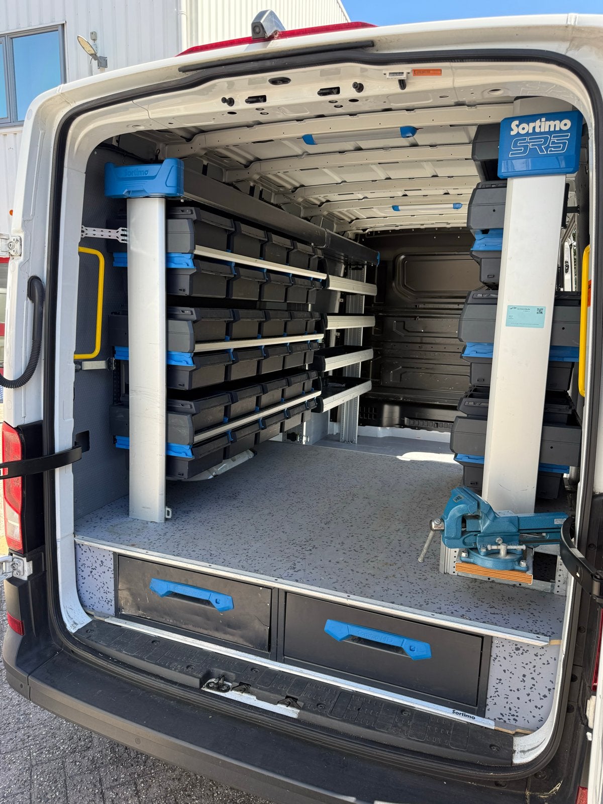 Sortimo bedrijfswageninrichting voor bestelwagens, Ophalen