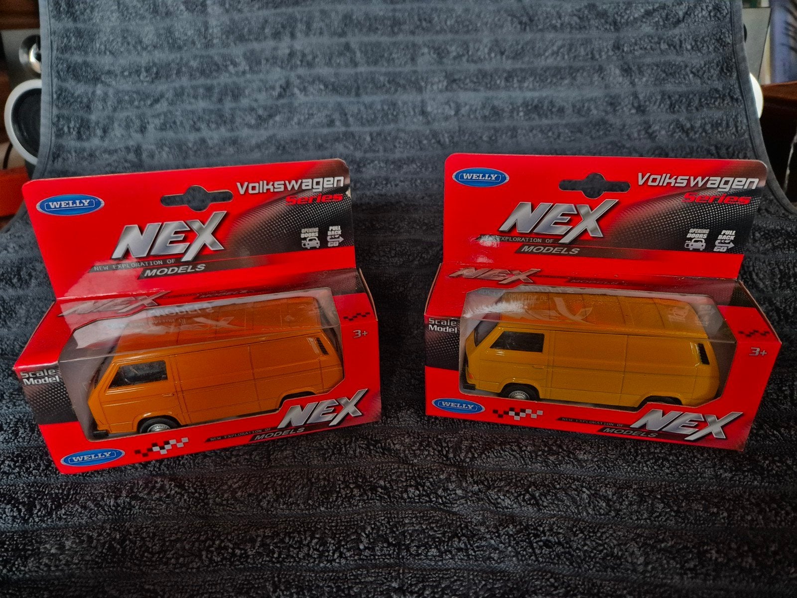Welly NEX Volkswagen Busjes (2 stuks), Hobby en Vrije tijd, Modelbouw | Auto's en Voertuigen, Overige merken, 1:50 of kleiner
