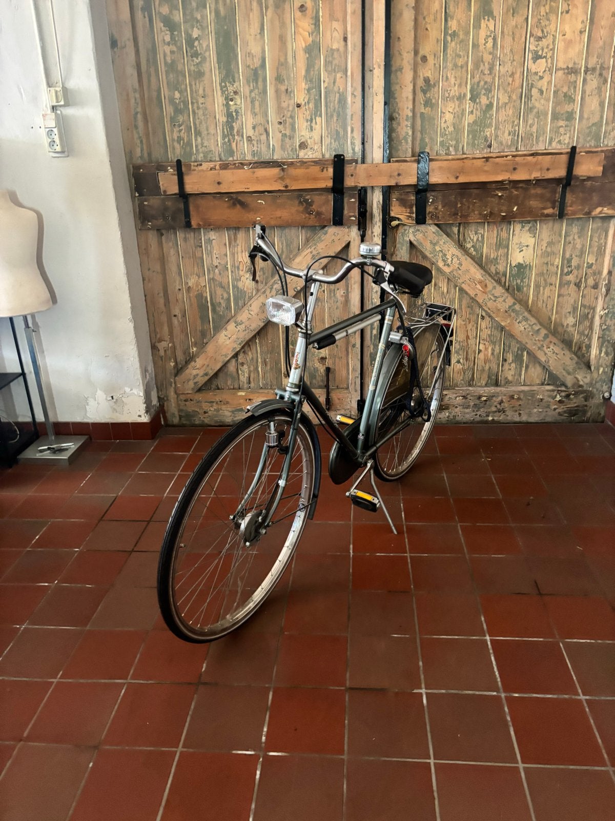 Raleigh fietsen met nieuwe onderdelen en fietstassen, Gebruikt, Velgrem, Versnellingen, 53 tot 57 cm