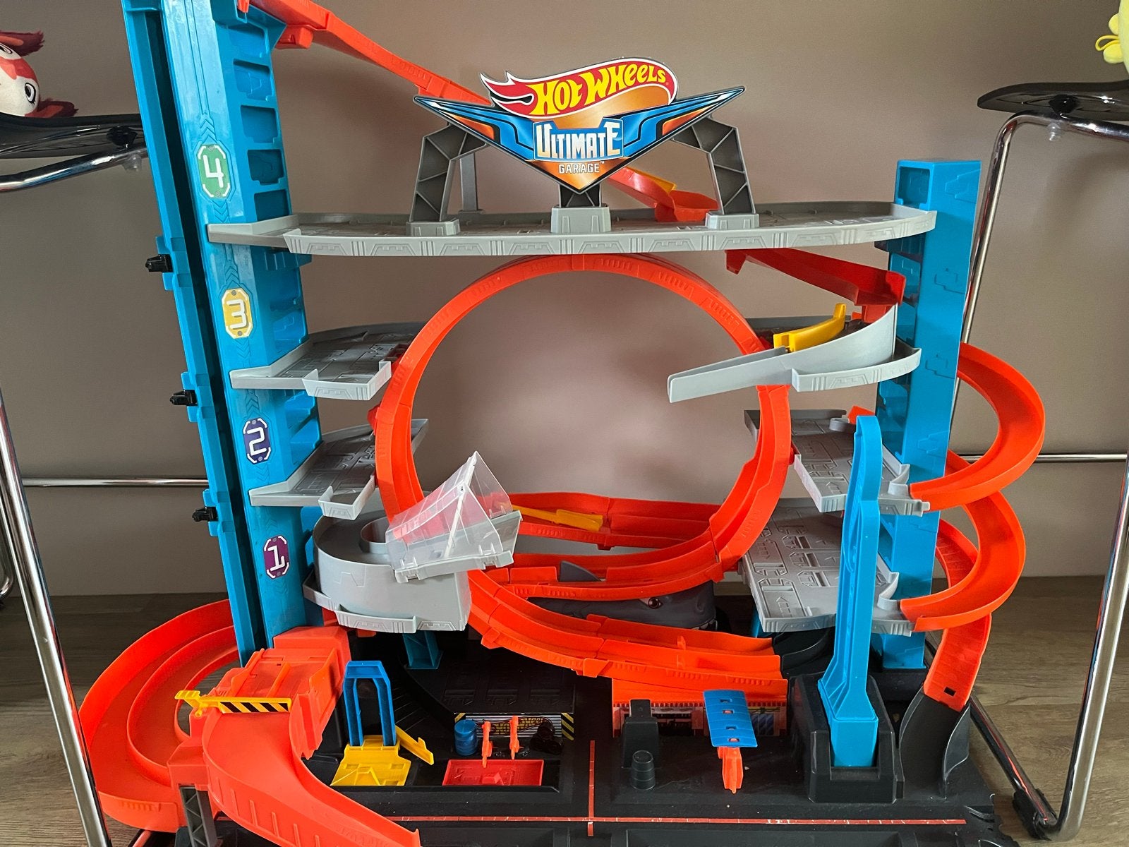 Hotwheels Ultimate Garage met 5 auto's en haaienbek, Ophalen, Gebruikt