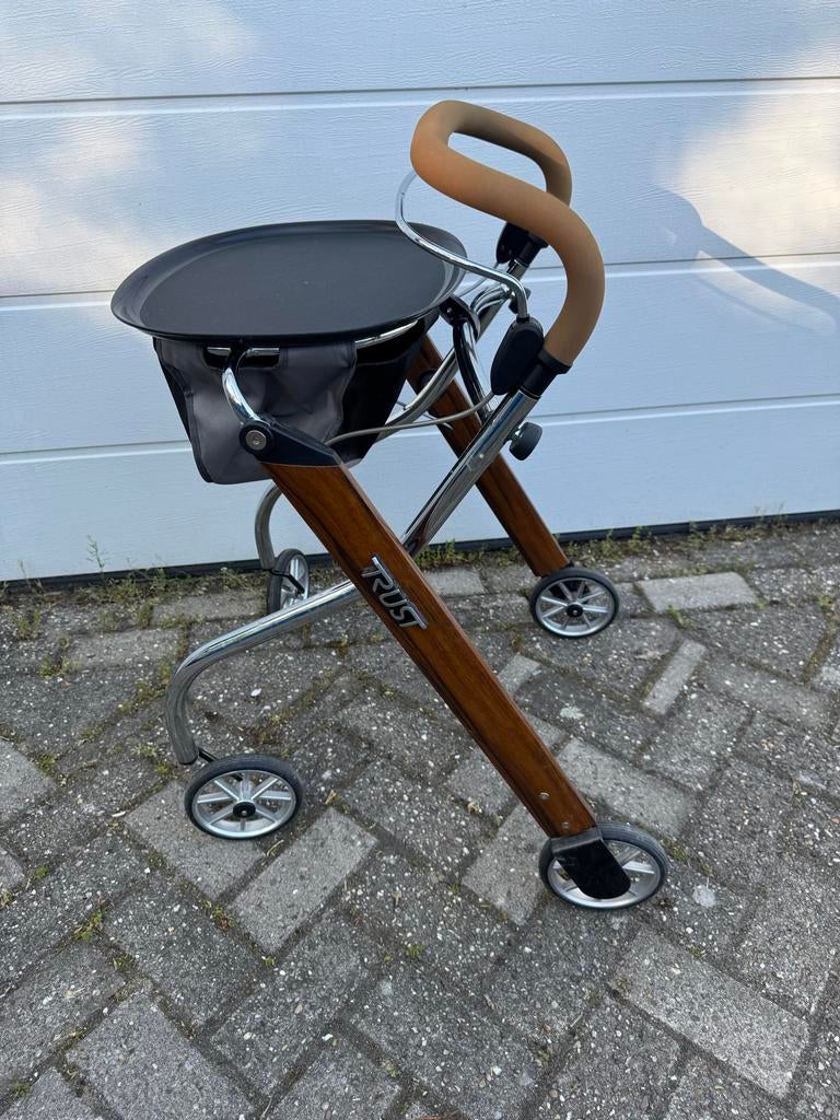 Trust Care Let's Go indoor rollator in de kleur teak, Diversen, Rollators, Ophalen of Verzenden, Zo goed als nieuw