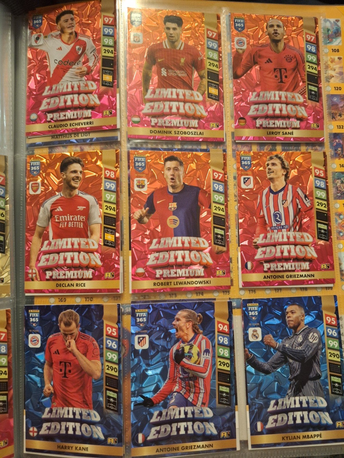 Adrenalyn FIFA 365 2025 compleet boek met veel extra's!, Ophalen of Verzenden, Zo goed als nieuw, Meerdere plaatjes