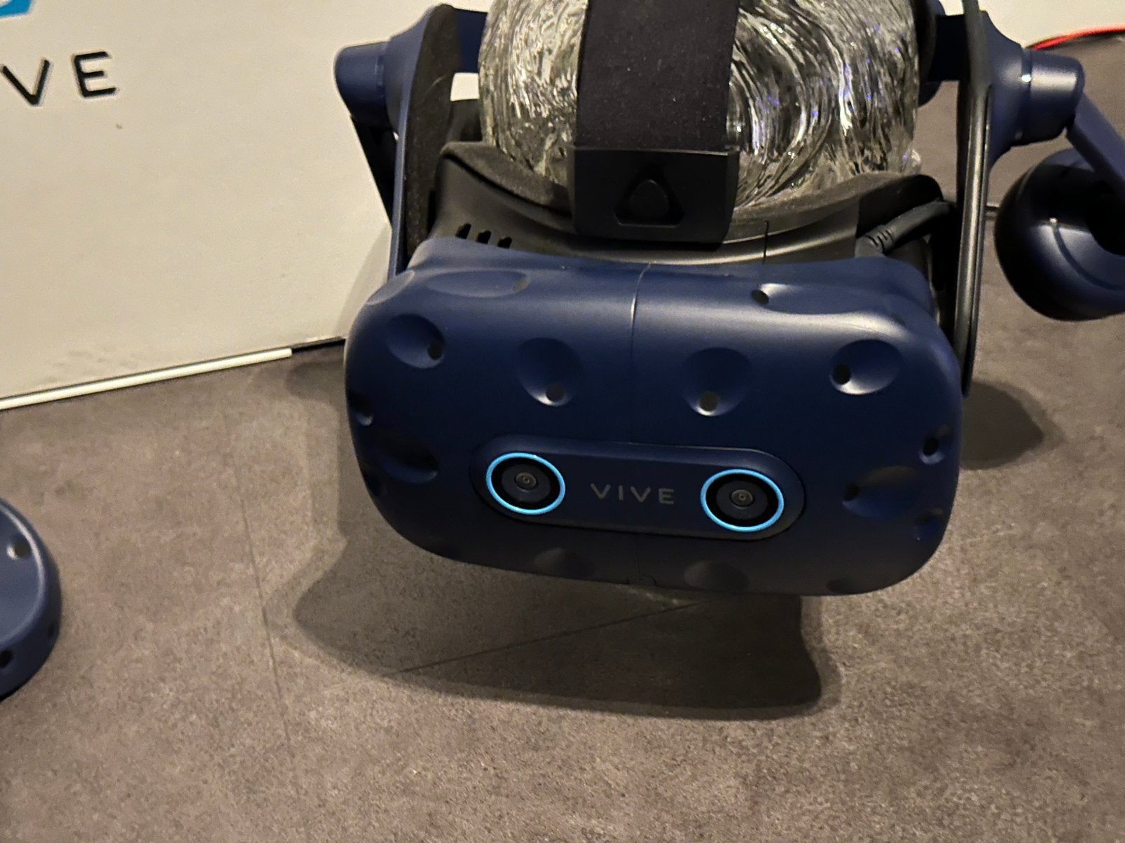 HTC Vive Pro Eye VR-bril Compleet en weinig gebruikt, Ophalen of Verzenden, Zo goed als nieuw, Pc