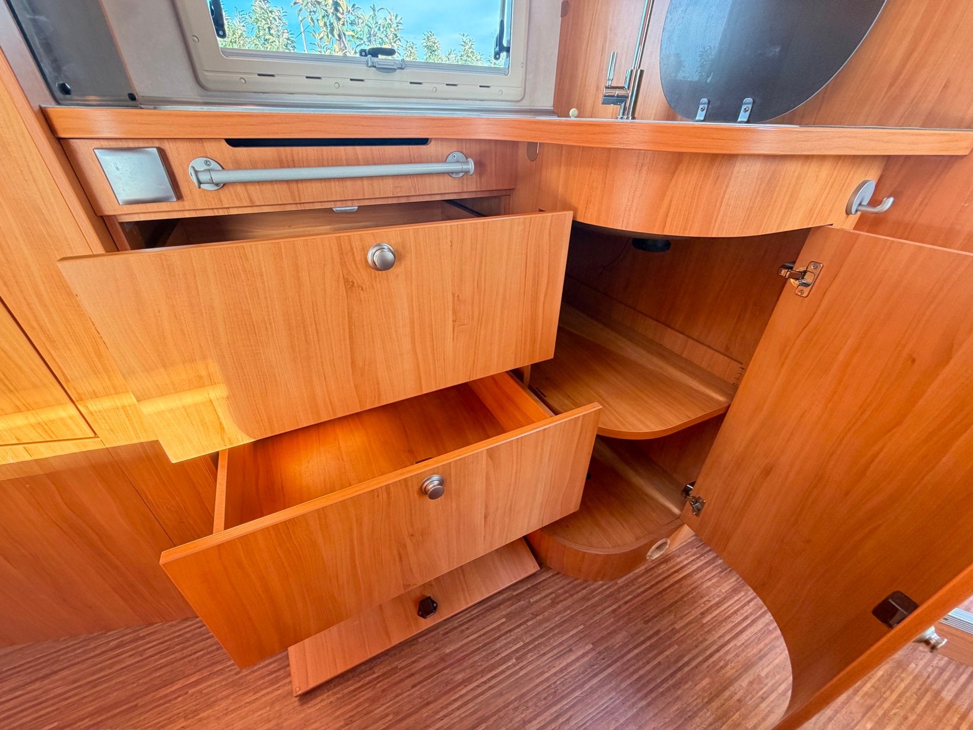 Foto 18 van Adria Coral S 680 ST LUCHTVERING / AIRCO / OYSTER SCHOTEL +