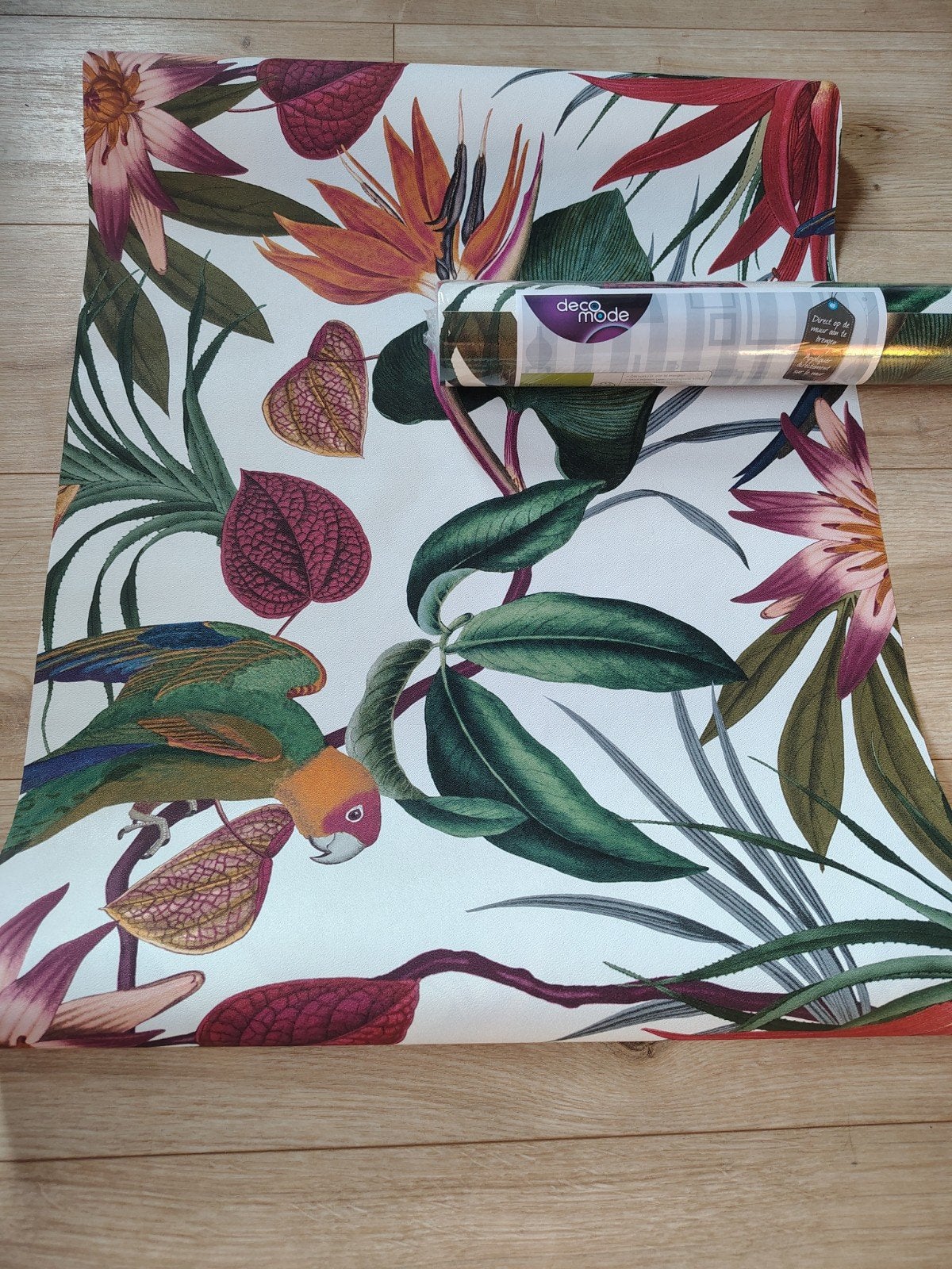 Botanisch vliesbehang. Exotisch, tropisch, bloemen, papegaai, Overige merken, Blauw, Ophalen of Verzenden, 25 tot 50 m²
