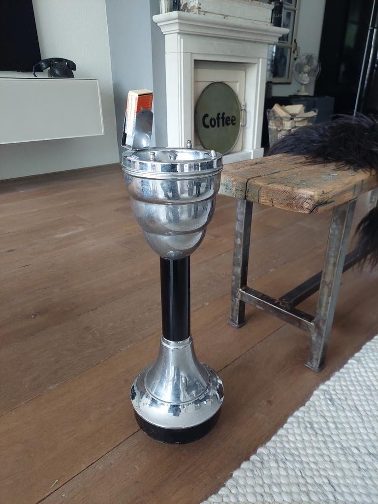 Vintage staande asbak, Ophalen