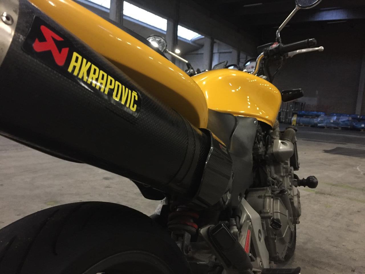 Honda Hornet 600 - Gele Naked Bike met Akrapovic uitlaat, Motoren, Motoren | Honda, Sportuitlaat, 4 cilinders, Motorrijbewijs A