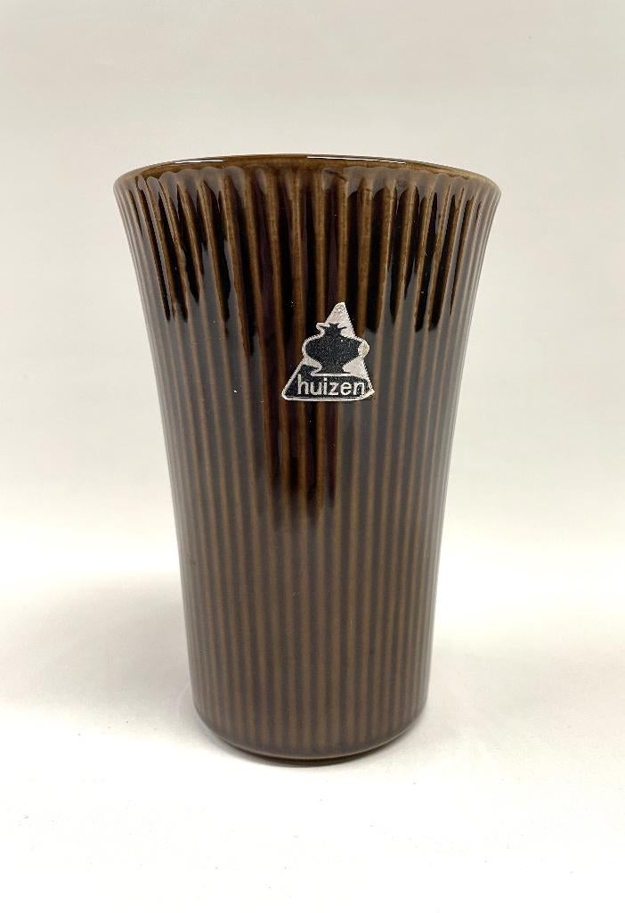 vaasje Potterie De Driehoek Huizen vintage jaren ‘70, Gebruikt, Overige kleuren, Aardewerk of Porselein, Ophalen of Verzenden
