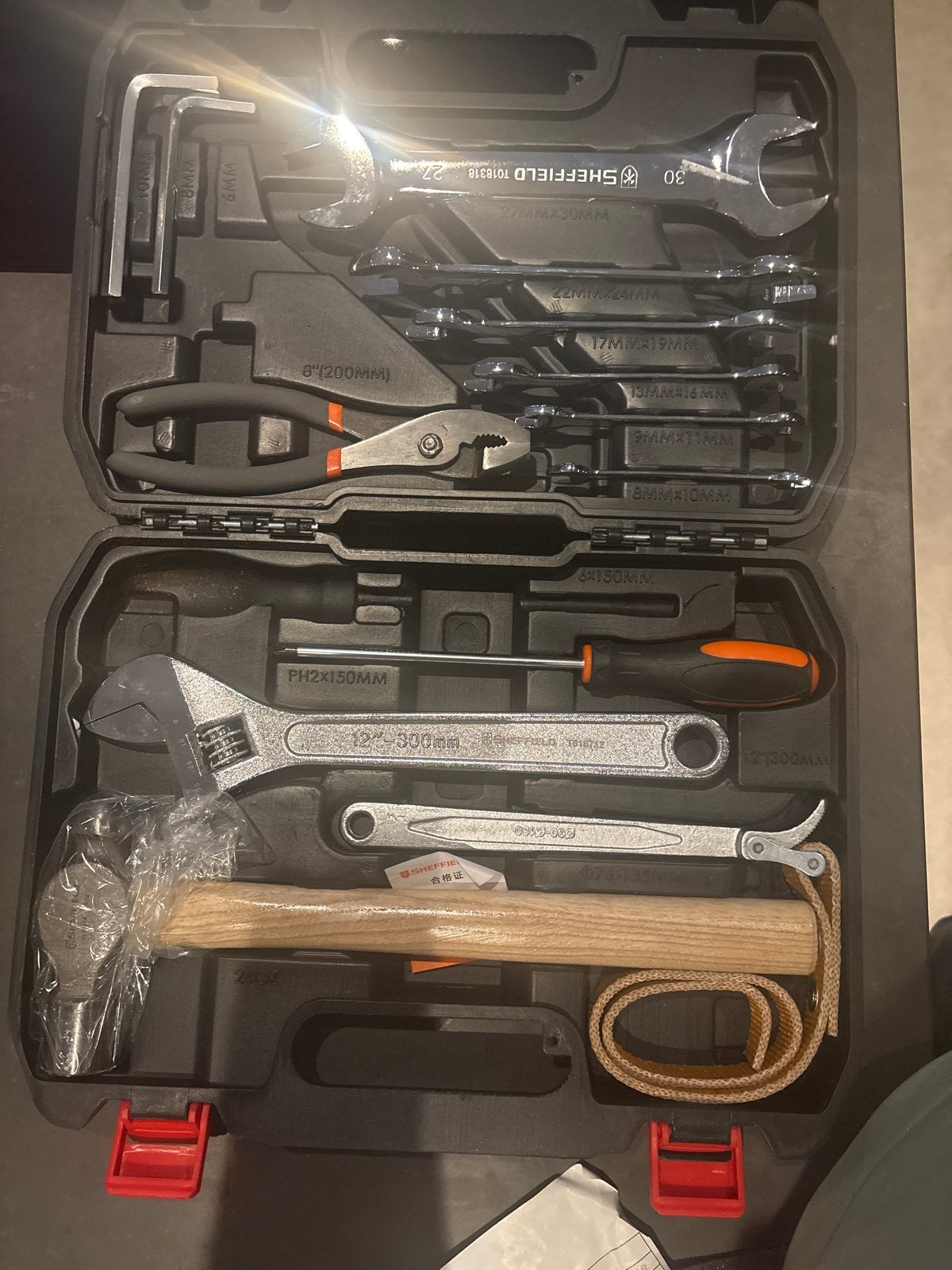 Foto 2 van XCMG Gereedschapsset met diverse handgereedschappen