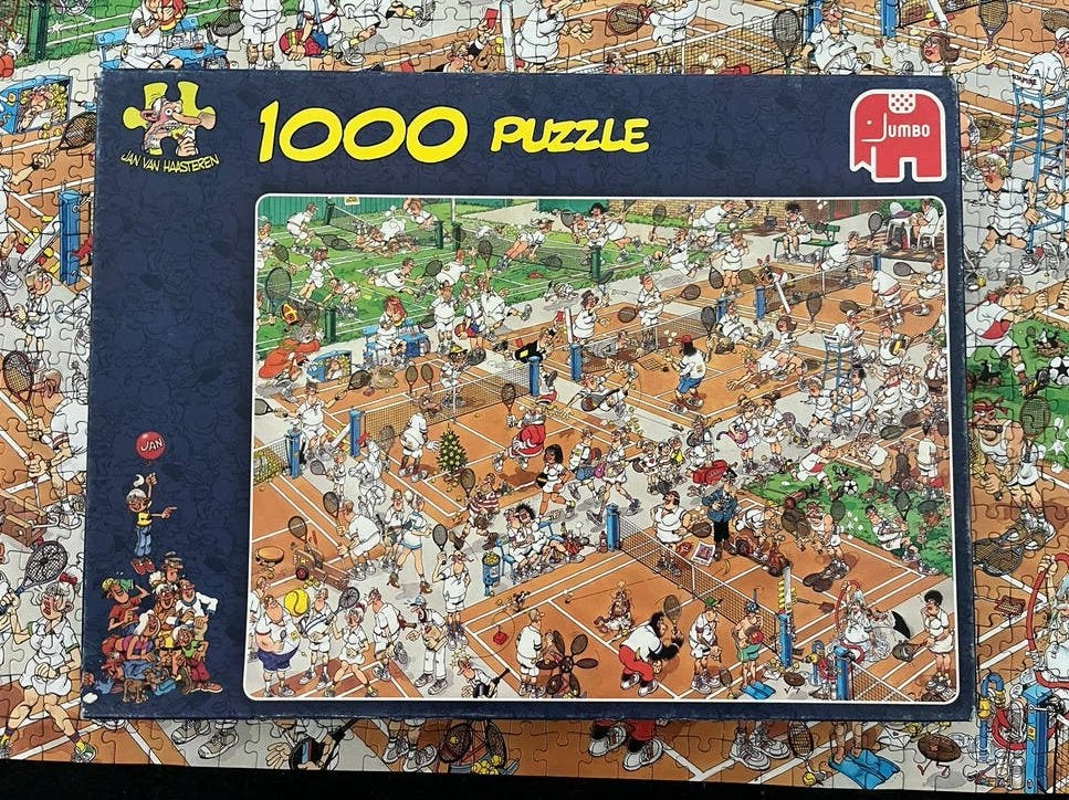 Jan van Haasteren Tennis Puzzel 1000 stukjes, Ophalen of Verzenden, 500 t/m 1500 stukjes, Zo goed als nieuw, Legpuzzel