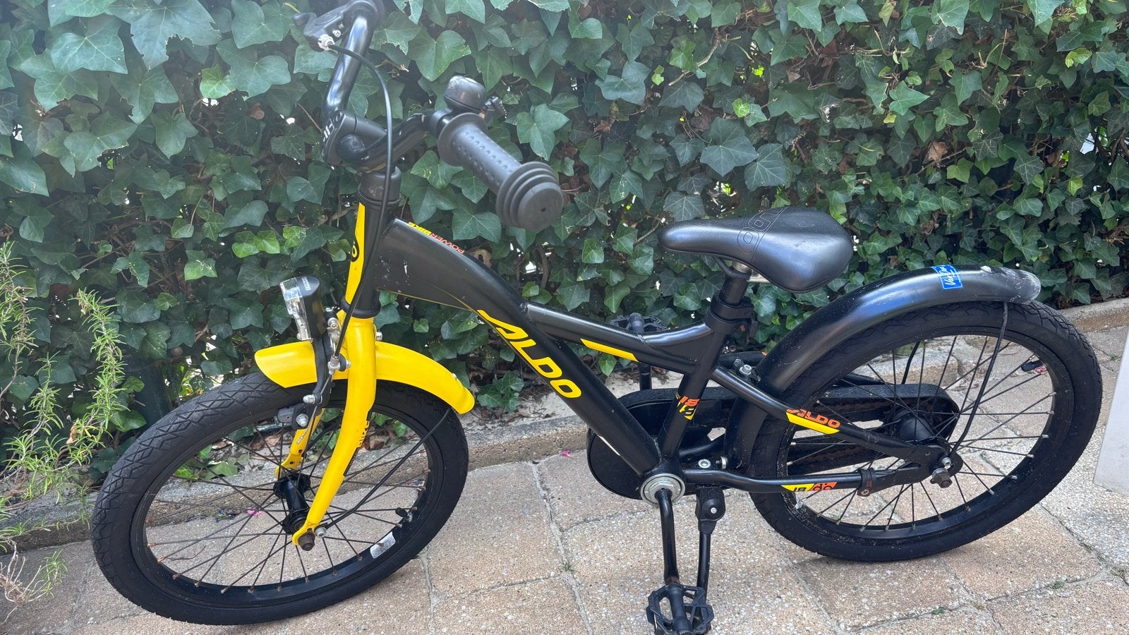 Aldo kinderfiets 20 inch - Zwart/Geel, Ophalen, Zo goed als nieuw, Terugtraprem, 20 inch of meer