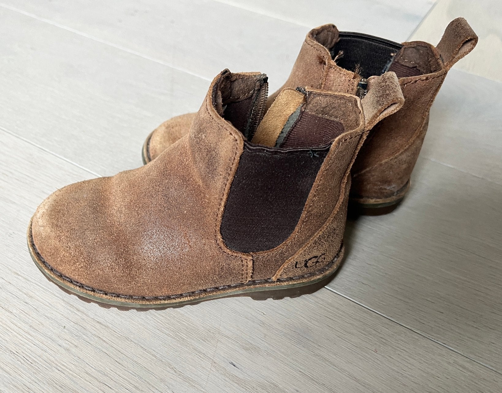 Uggs laarsje Chelsea boots mt 25 bruin, Jongetje of Meisje, Laarsjes, Ophalen of Verzenden, Zo goed als nieuw