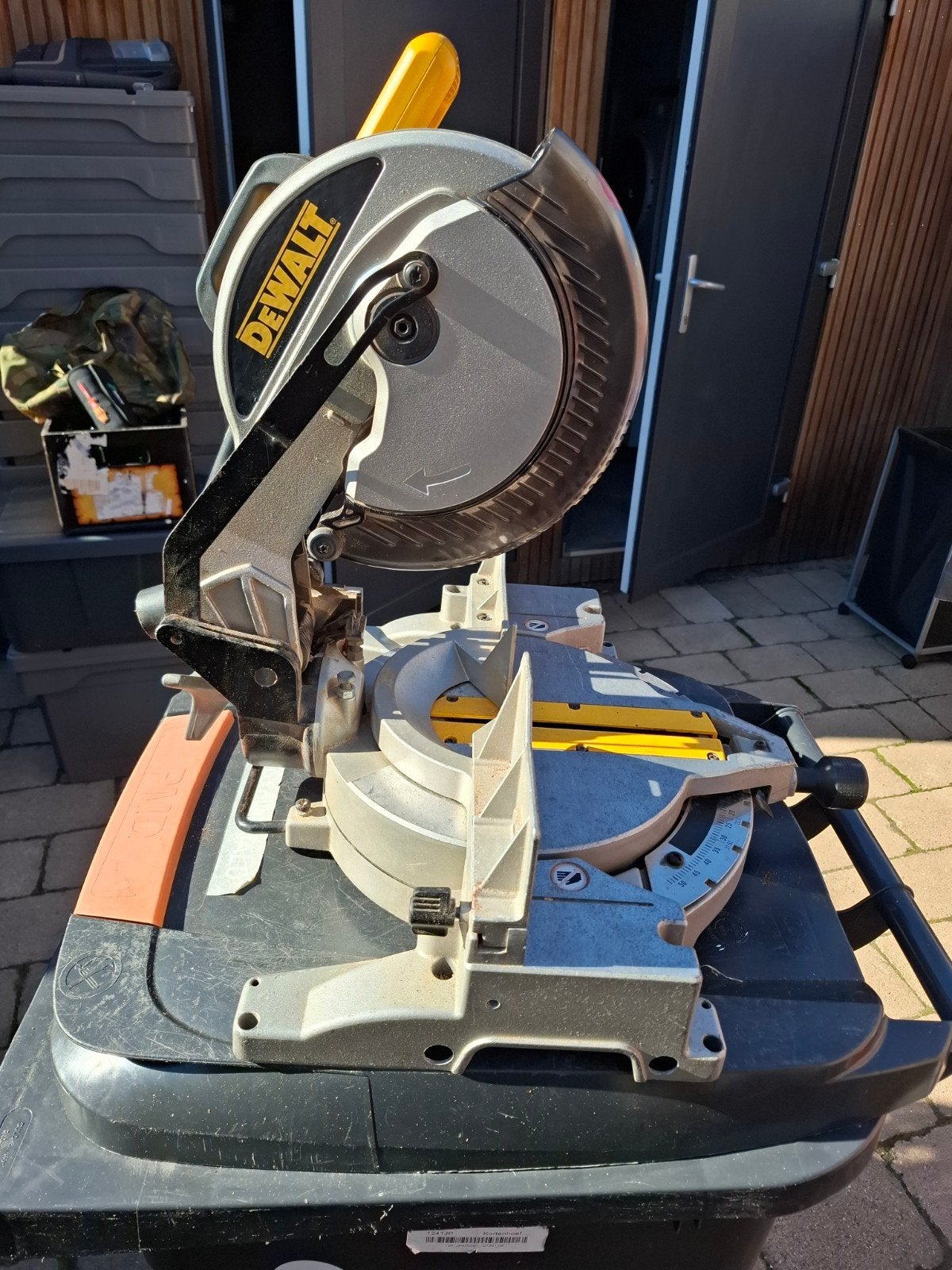 DeWalt Afkortzaag DW703-QS - Hobbymatig gebruikt