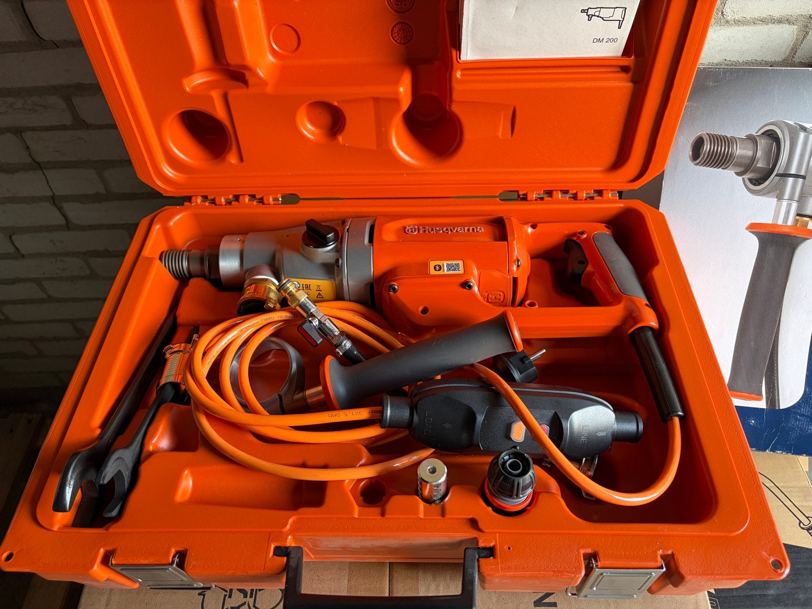 Husqvarna DM 200 Professionele Diamantboormachine - Ongebrui, Boormachine, 600 watt of meer, Variabele snelheid, Nieuw