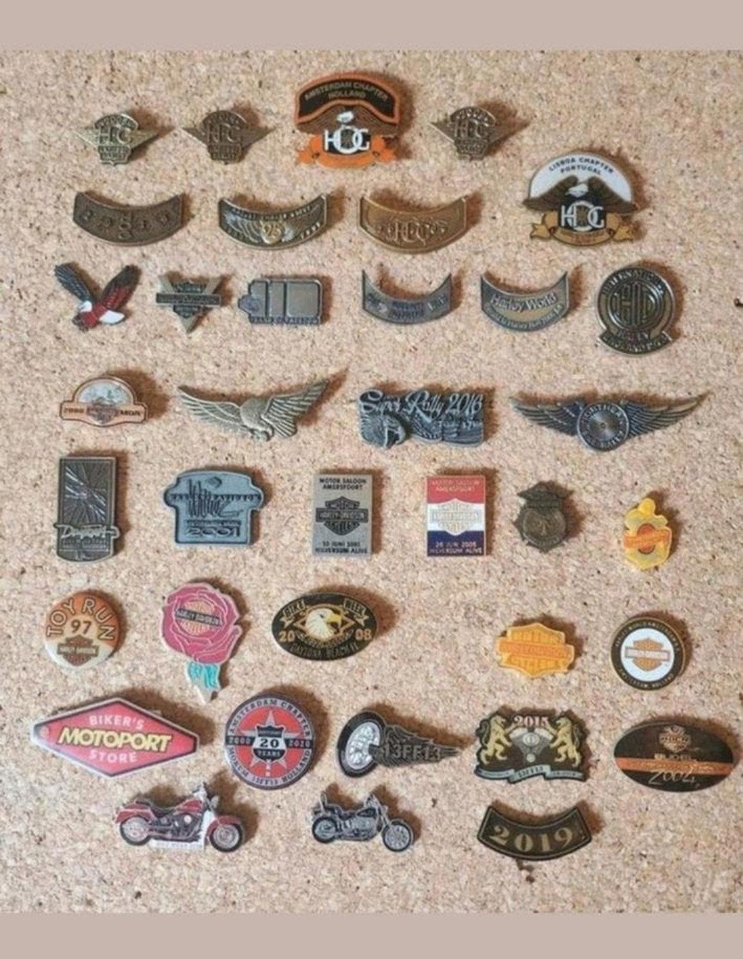 Harley Davidson Pins
Een paar zeer zeldsame pins zitten e, Ophalen of Verzenden