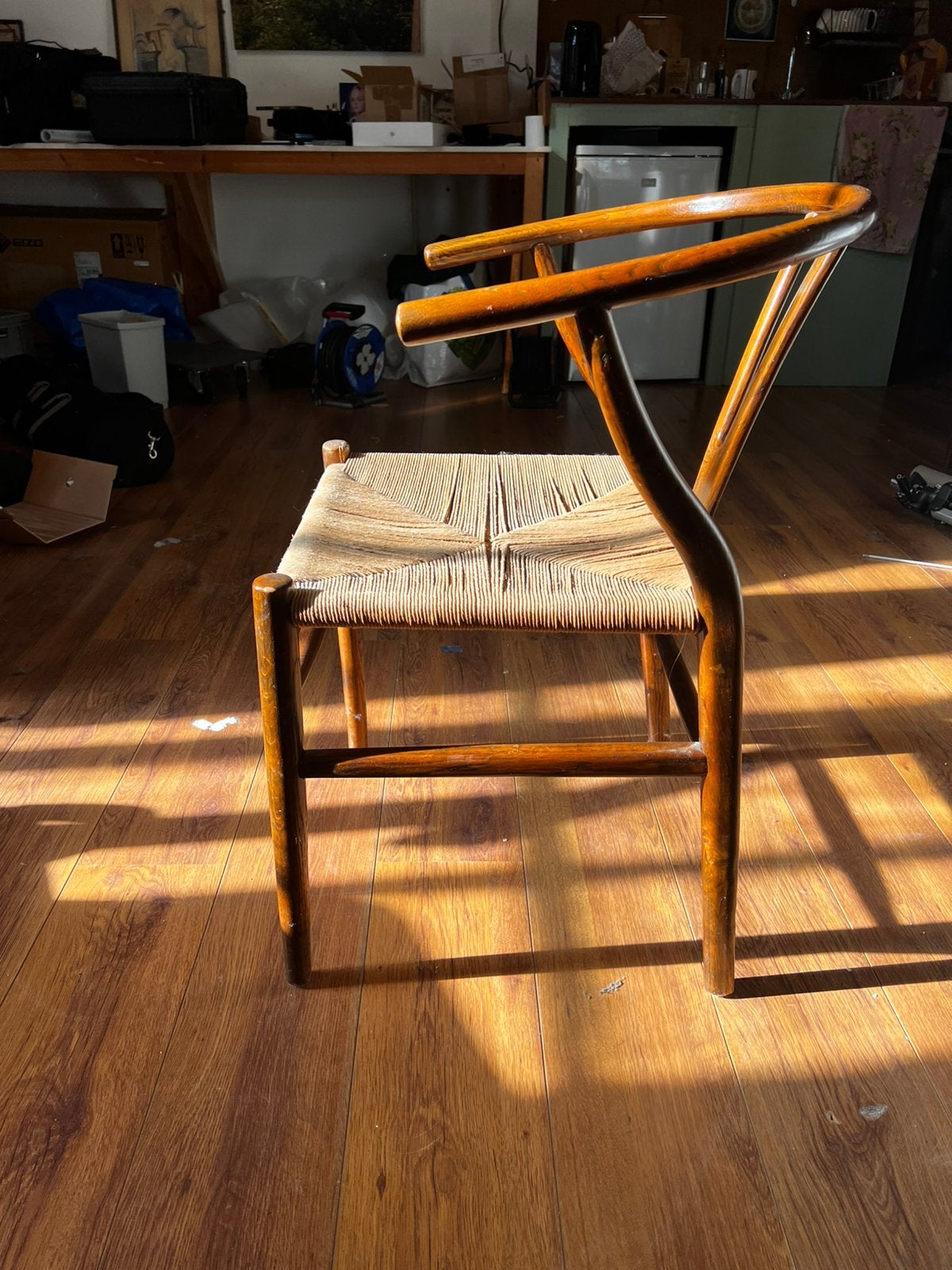 Wishbone-stoel naar het ontwerp van Hans J. Wegner, Ophalen, Gebruikt, Bruin, Eén