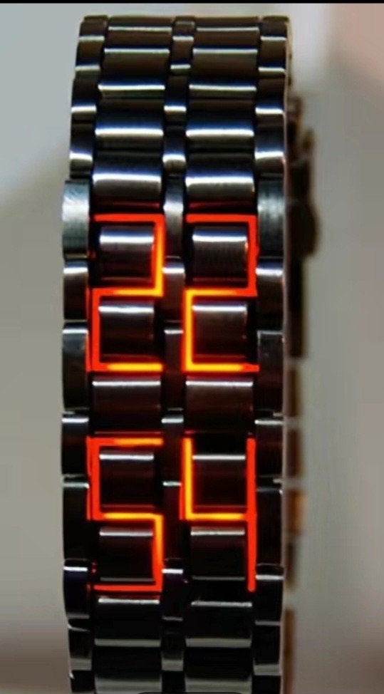 HEREN HORLOGE FUTURISTISCH, Sieraden, Tassen en Uiterlijk, Horloges | Heren, Ophalen of Verzenden, Staal, Overige merken