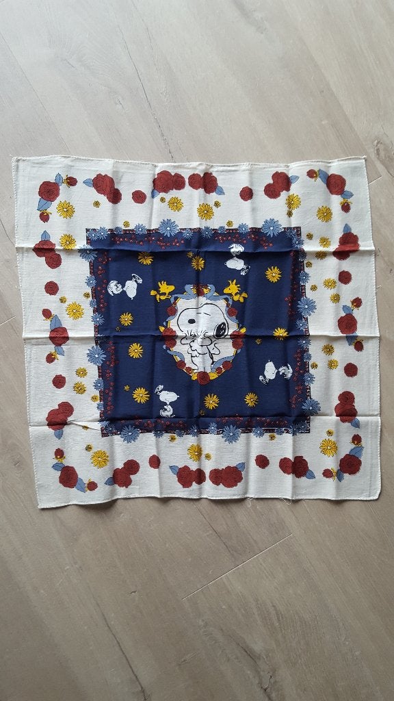 Snoopy sjaaltje / bandana 51 x 51 cm., Ophalen of Verzenden, Zo goed als nieuw, Maat 38/40 (M), Sjaal