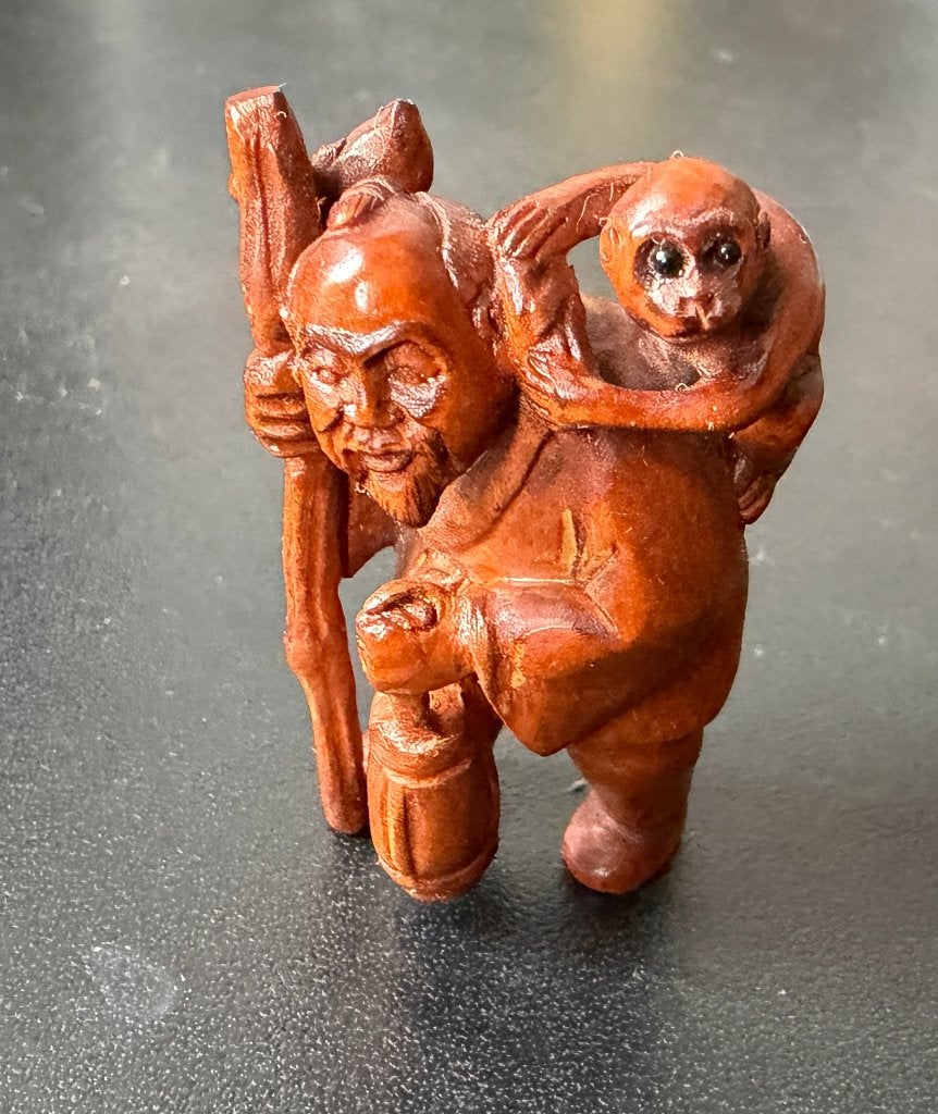 Boxwood Netsuke van een man met aap, Bruin, Ophalen of Verzenden, Netsuke, Japan