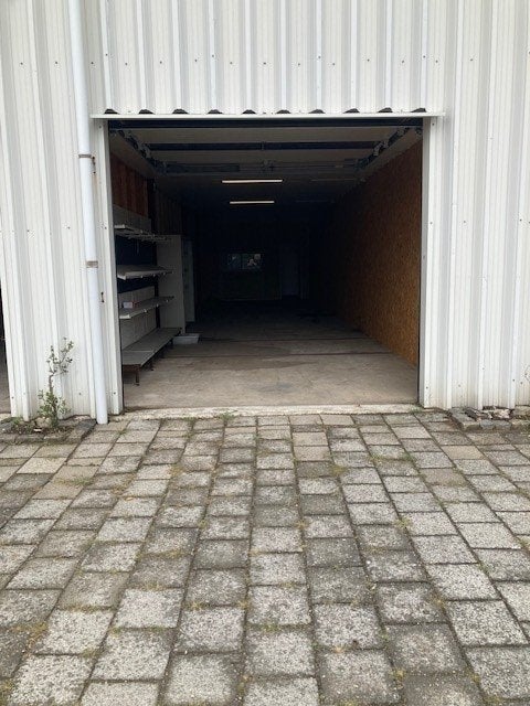 Opslag ruimte 20x4 meter, Stalling