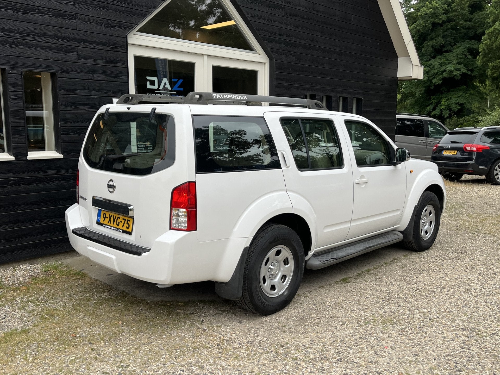 Nissan Pathfinder 4.0 V6 LE Premium IT 7P/4X4/Aut/Airco/Audi, Stof, Gebruikt, Parkeercamera, Wit