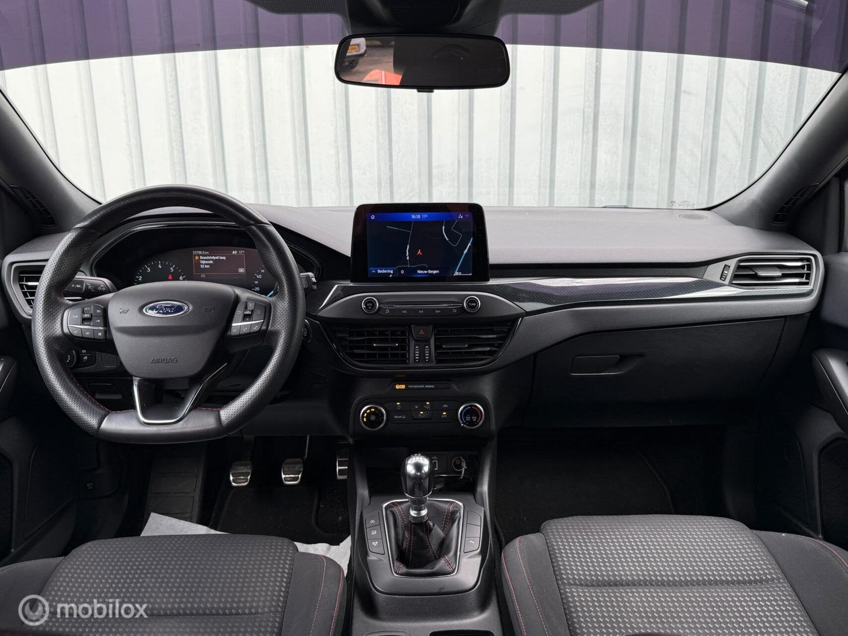 Ford Focus 1.0 ST-Line | CarPlay | Navi | PDC, 125 pk, Leder en Stof, Zwart, Bedrijf