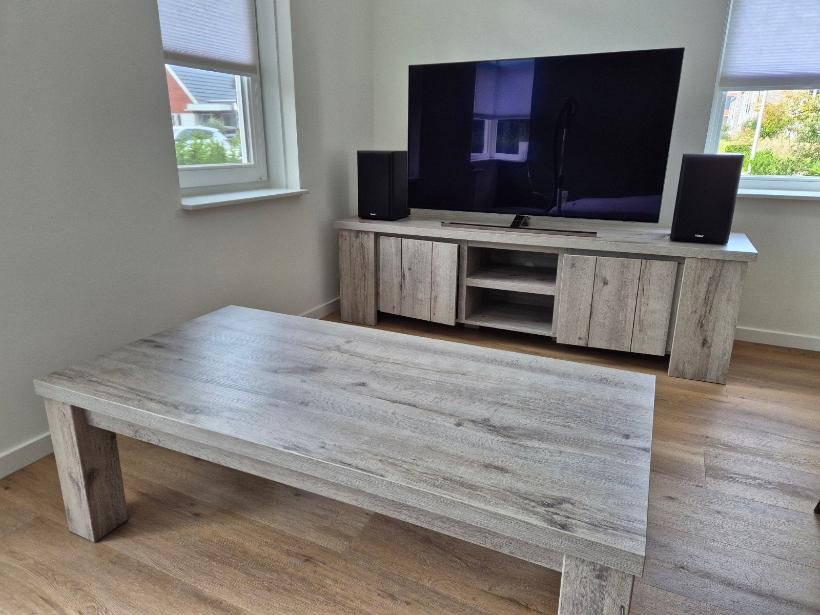 Gratis: Tv meubel en salontafel, Ophalen