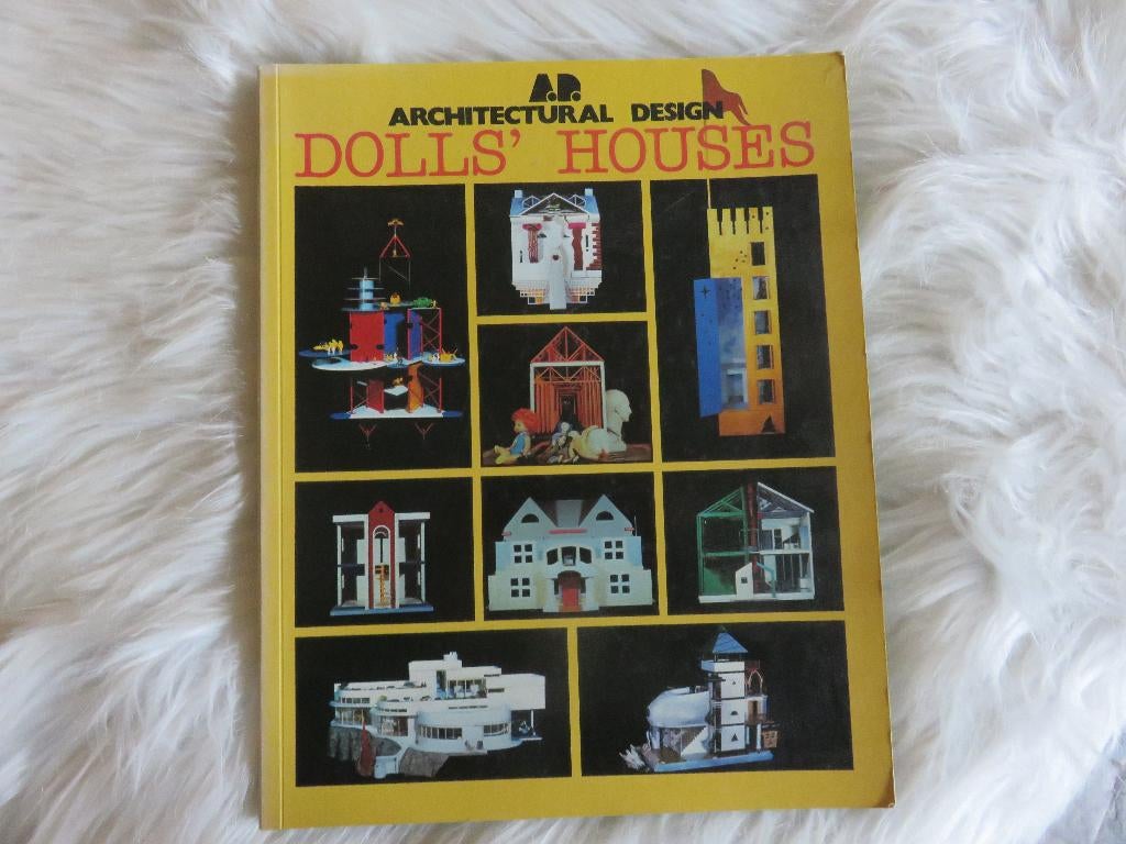 Dolls' Houses (poppenhuizen), Ophalen of Verzenden, Gelezen