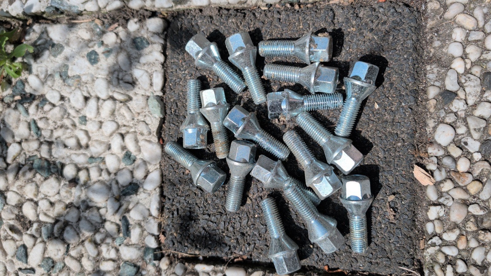 Set van 16 gebruikte wielbouten voor auto, Auto-onderdelen, Klein materiaal, Ophalen of Verzenden, Gebruikt, Universele onderdelen