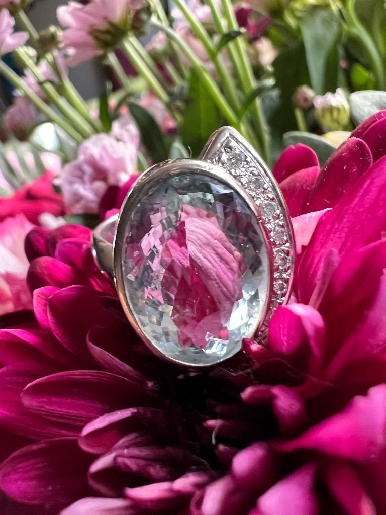 Prachtige ring van 18 karaat goud, diamanten en Aquamarijn, 18 tot 19, Wit, Ophalen of Verzenden, Zo goed als nieuw