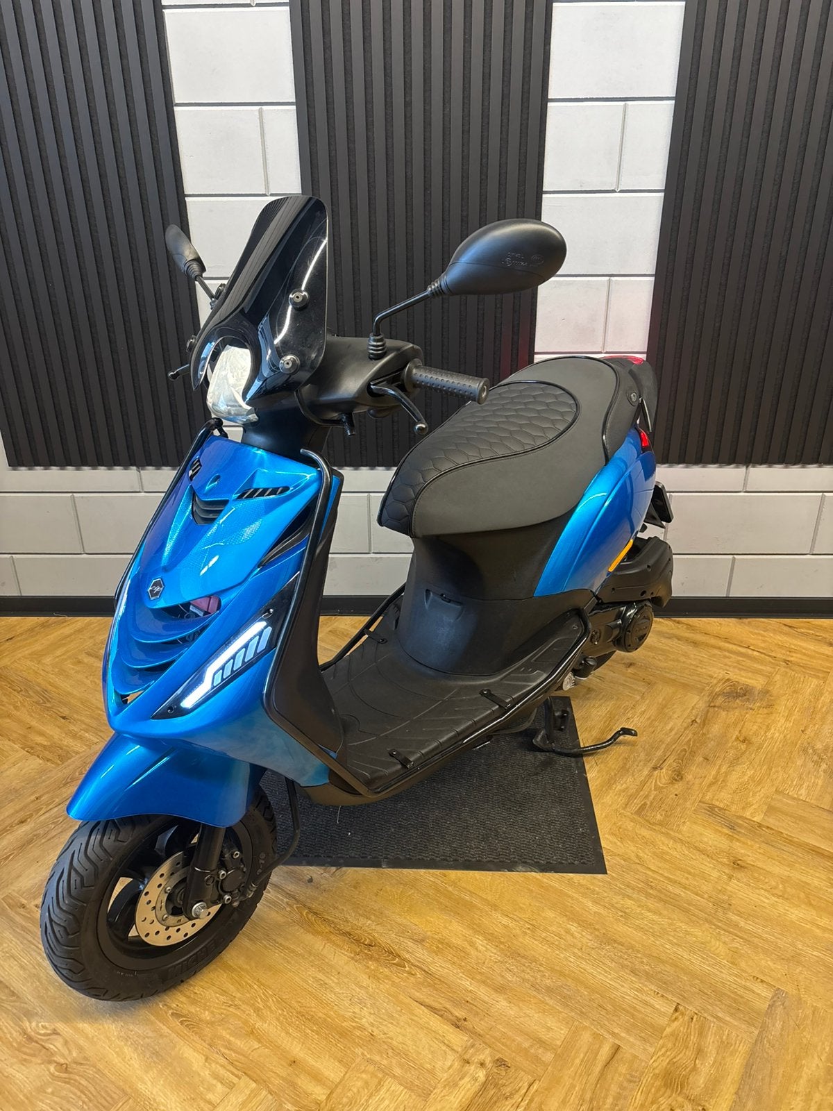PIAGGIO ZIP 3V 4T 2023 BROM FULL OPTION CANDY BLUE, Maximaal 45 km/u, Zip, Ophalen of Verzenden, Zo goed als nieuw