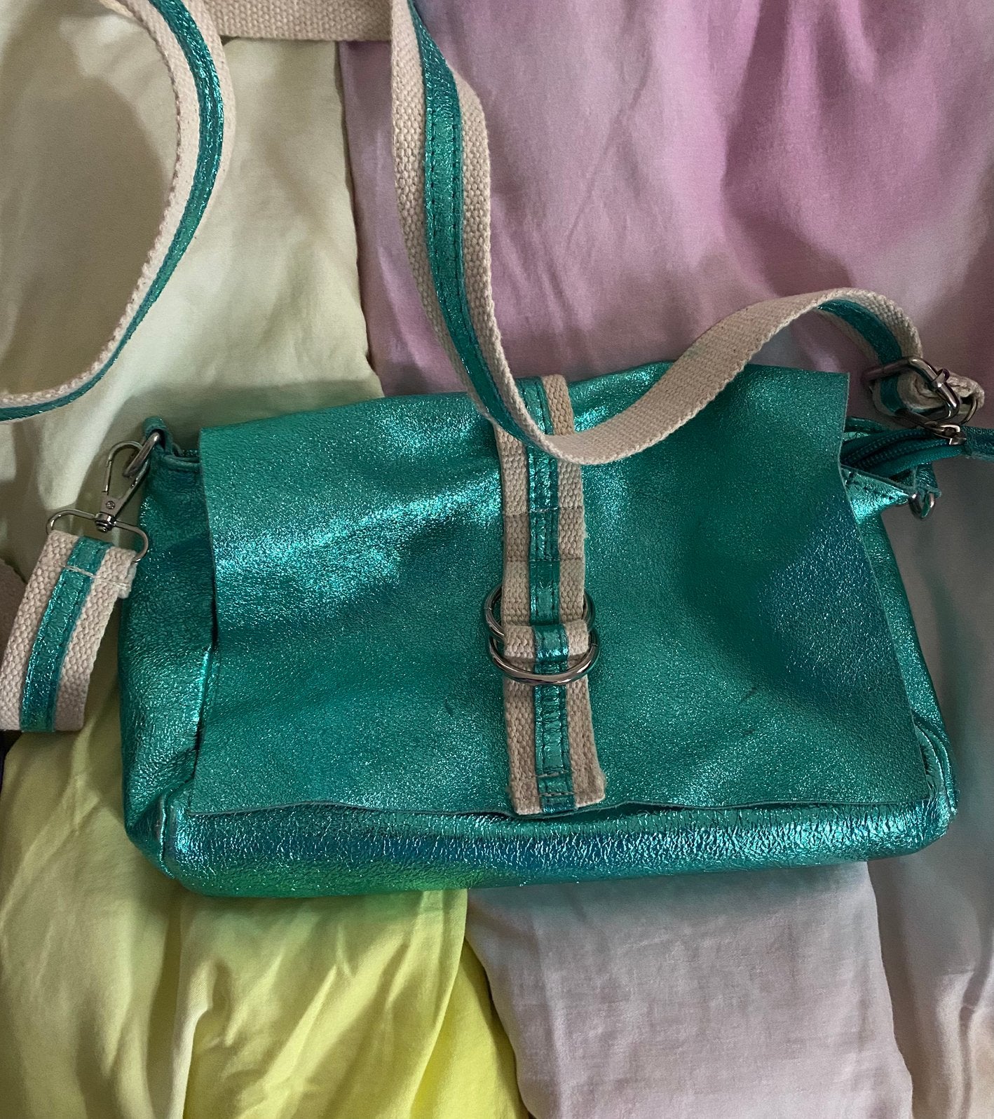 Glanzende turquoise schoudertas van echt leer, Ophalen of Verzenden, Gebruikt, Overige kleuren, Schoudertasje
