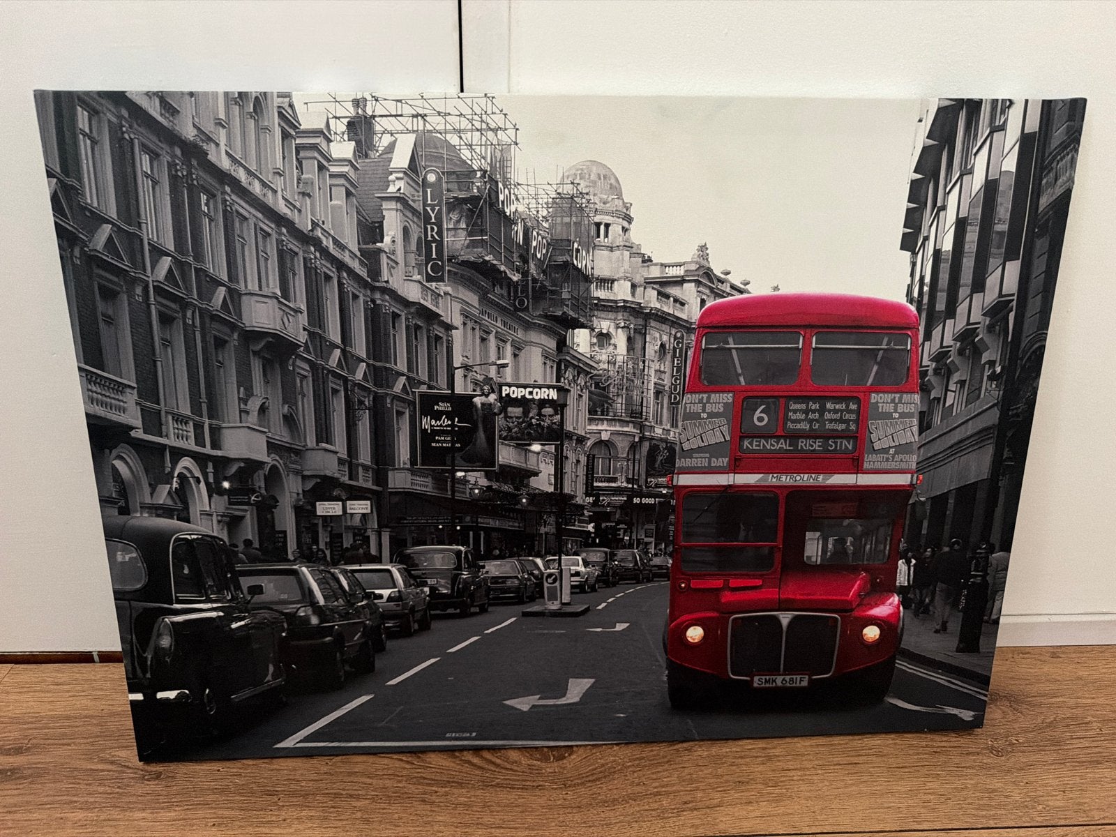 Canvas schilderij 50x70cm - Londen bus zwart-wit met rood, Ophalen, 50 – 75, Gebruikt, Schilderij