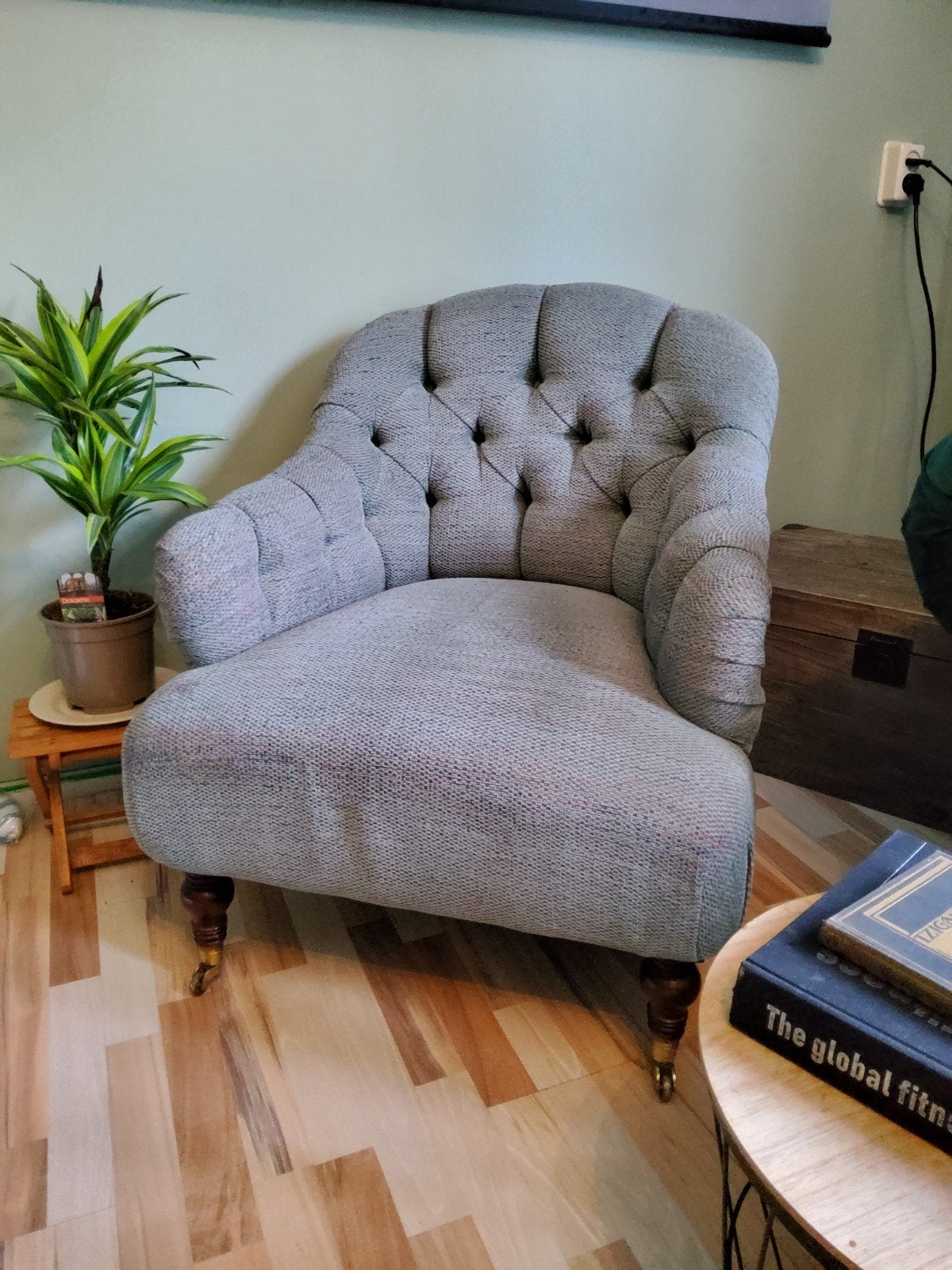 2x Klassieke Chesterfield Fauteuil – Engelse Stijl – Wieltje, Huis en Inrichting, Ophalen of Verzenden