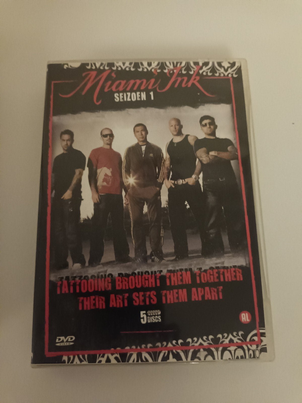 Dvd Miami Ink seizoen 1, Vanaf 12 jaar, Ophalen of Verzenden, Zo goed als nieuw, Actie en Avontuur