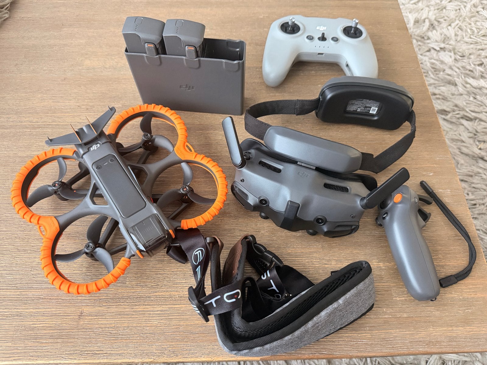 DJI Avata 2 Pro-View Combo met extra accu's en accessoires, Cameradrone, 5 tot 10 kilometer, 15 tot 30 minuten, Zo goed als nieuw