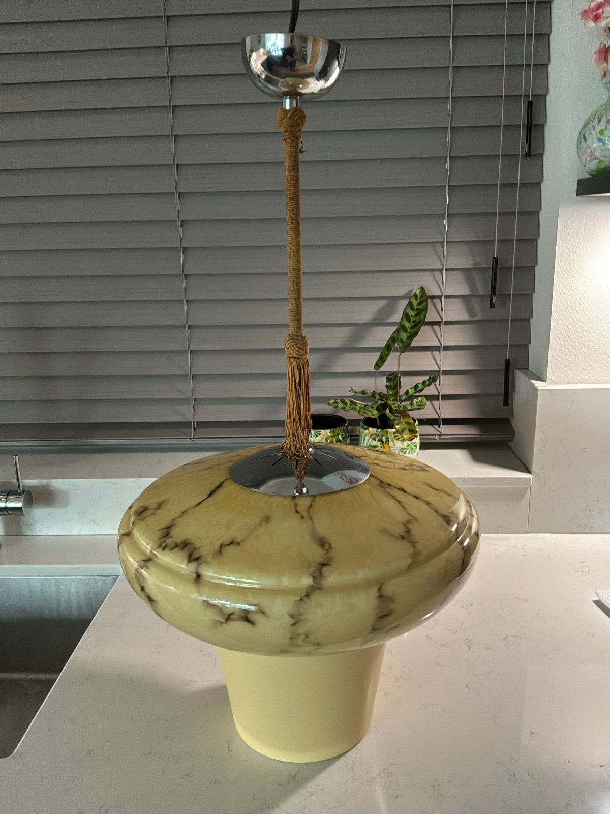 Vintage hanglamp met gemarmerd glas en touw detail, Ophalen, Gebruikt, Glas, E27 (groot)