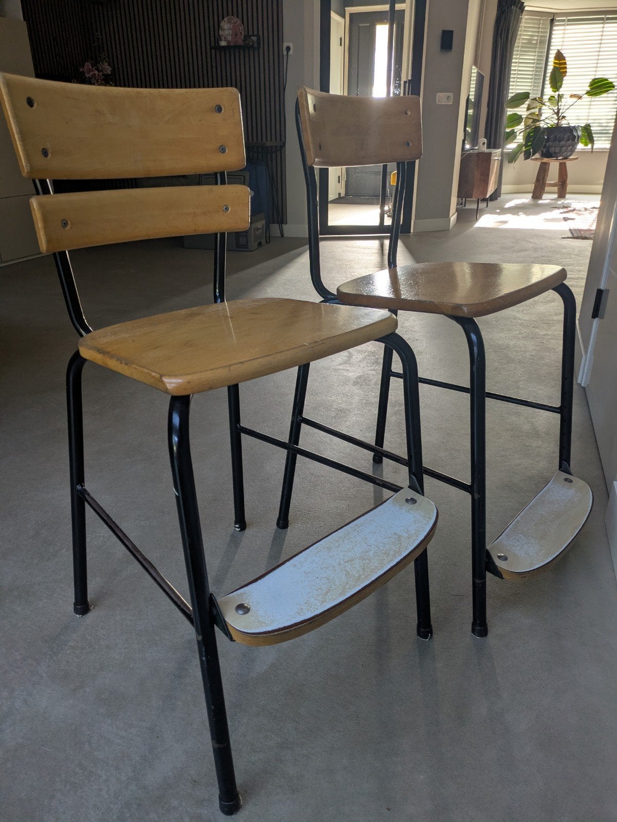 Industriële Halfhoge Stoelen - Zithoogte 54 cm, Ophalen, Gebruikt, Twee, Overige kleuren