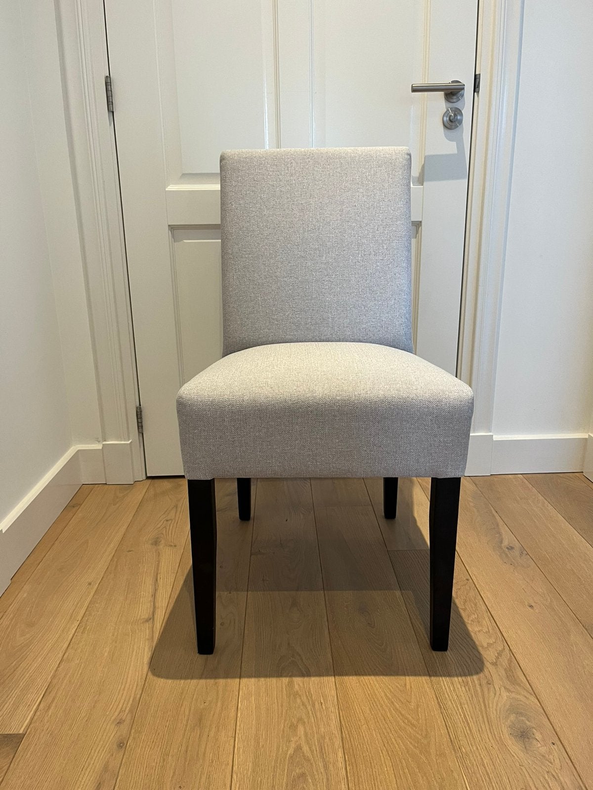 6x grijze eettafelstoelen met zwarten poten, Huis en Inrichting, Ophalen, Zo goed als nieuw, Grijs, Vijf, Zes of meer stoelen
