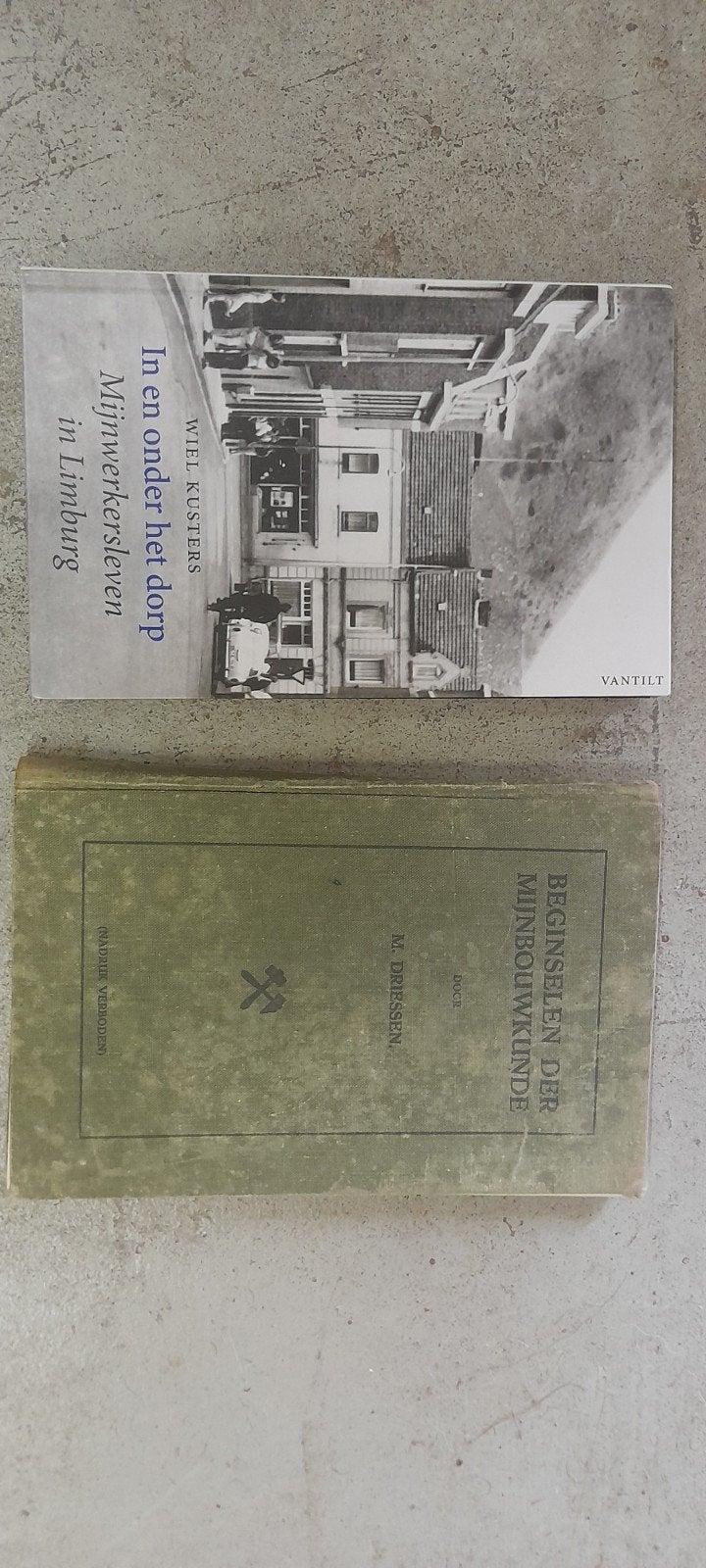 Twee mijnwerkers boeken, Boeken, Ophalen of Verzenden, 19e eeuw, Gelezen