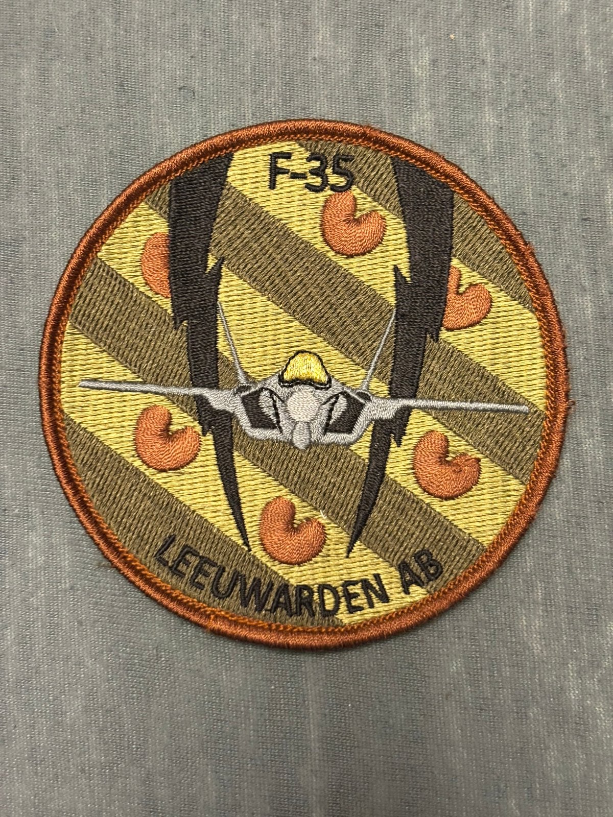Embleem F-35 Leeuwarden AB RNLAF, Verzamelen, Verzenden, Luchtmacht, Nederland, Embleem of Badge