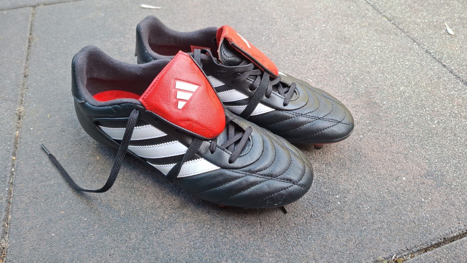 Adidas  voetbalschoenen - Maat 40/41, Ophalen of Verzenden, Zo goed als nieuw, Schoenen