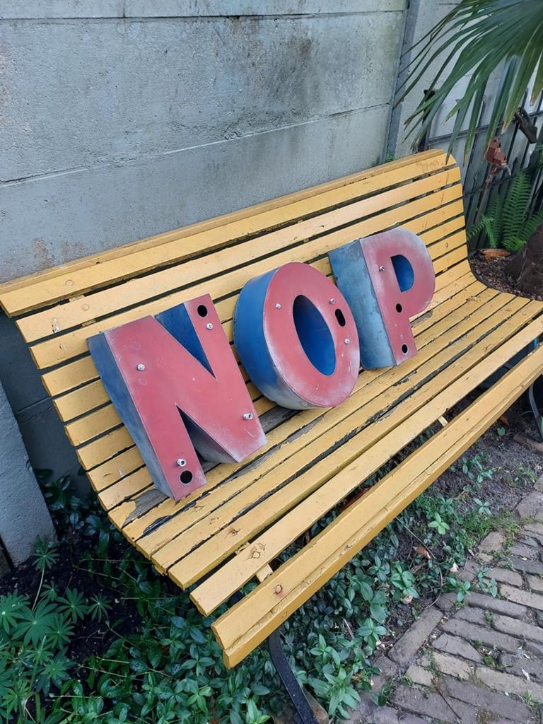 3 letters van metaal N O P, Antiek en Kunst, Ophalen of Verzenden