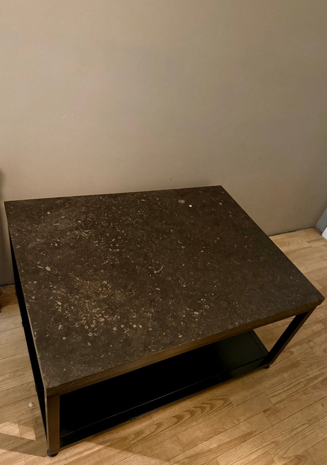 Robuuste design salontafel audiomeubel zwaar hardsteen blad, Ophalen, Zo goed als nieuw, Rechthoekig, 50 tot 100 cm