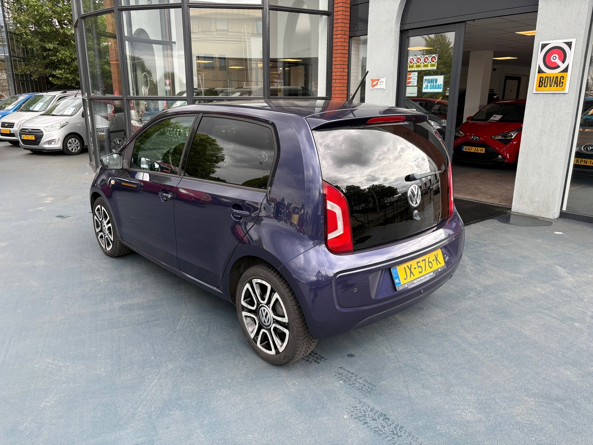 Volkswagen Up! 1.0 high up! BlueMotion AIRCO ZWART HEMEL, Auto's, Volkswagen, Voorwielaandrijving, Dealer onderhouden, Gebruikt