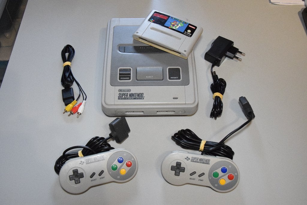 Super Nintendo (SNES) met Super Mario World, Spelcomputers en Games, Spelcomputers | Nintendo Super NES, Zo goed als nieuw, Met 1 controller