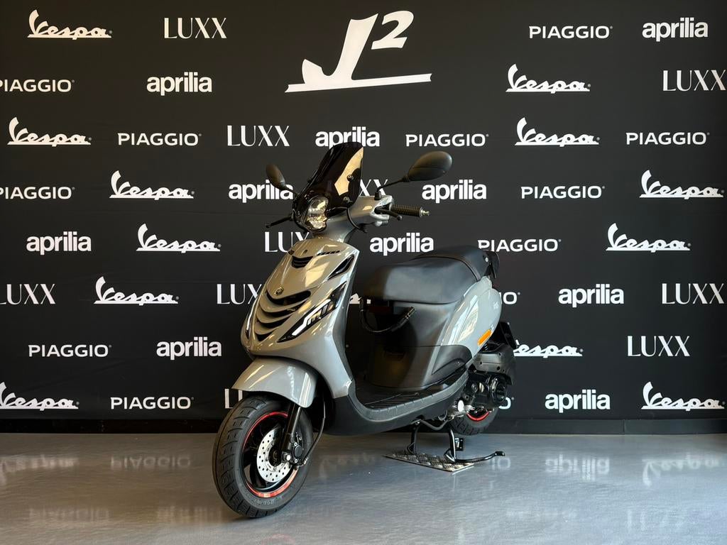Piaggio Zip | Nardo Grey | Brom | 2025 | 4913 km | 1 eig, ., Maximaal 45 km/u, Zip, Ophalen of Verzenden
