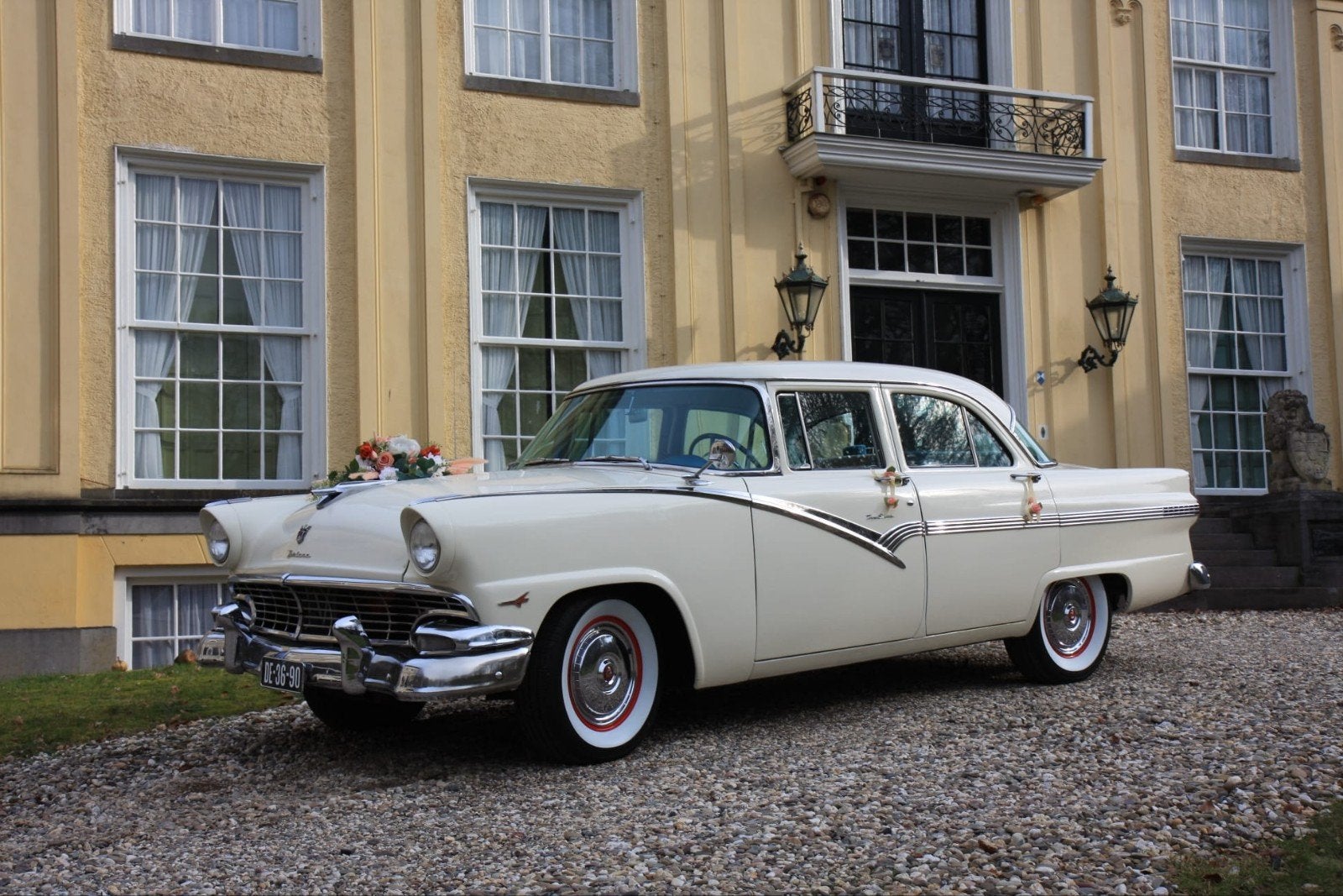 Prachtige Ford Fairlane trouwauto te huur