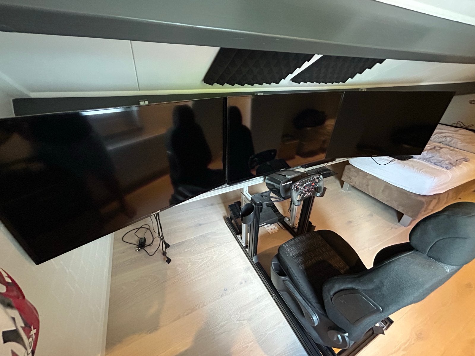 Complete Fanatec Sim Racing Setup met PC en 3 Schermen, Spelcomputers en Games, Spelcomputers | Overige Accessoires, Zo goed als nieuw