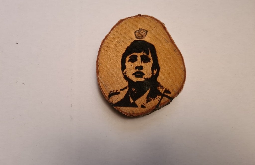 Rond houten plaatje met johan cruijff erop., Verzamelen, Kik Emmerich Rheincenter,Rheincenter Passage 6 · 46446 Emmerich, Verzenden